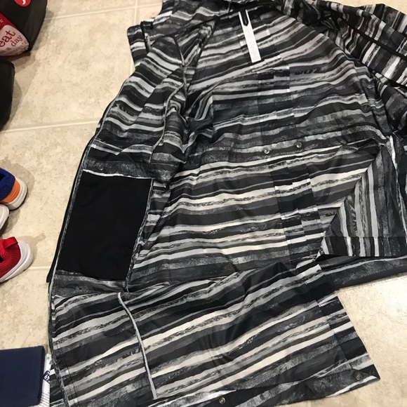FINAL SALE Lululemon assemblage shell windbreaker - Picture 3 of 5